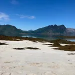 Nyaraló I *